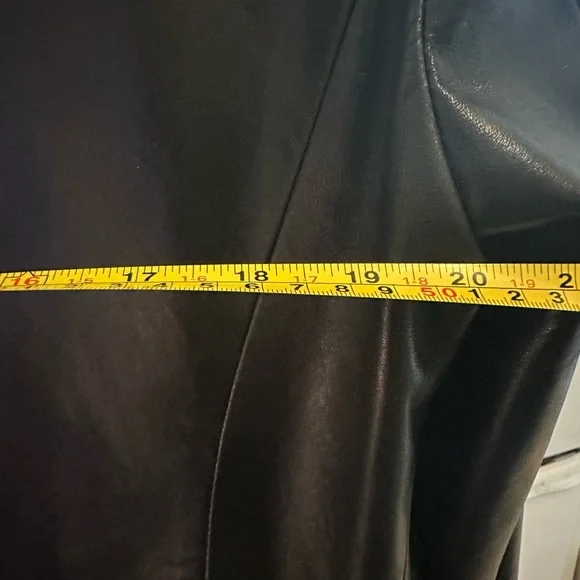 Leather jacket - Picture 3 of 14